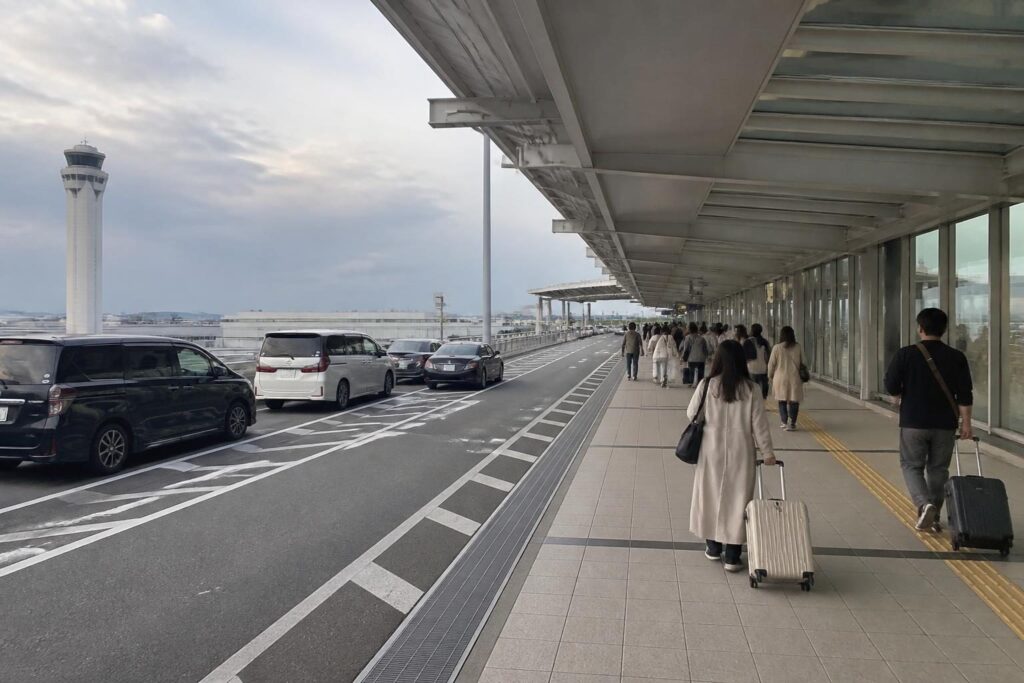 일본 입국 전 Visit Japan Web 준비 체크리스트와 공항 확인 순서 관련 일본 여행 현장의 실사형 이미지