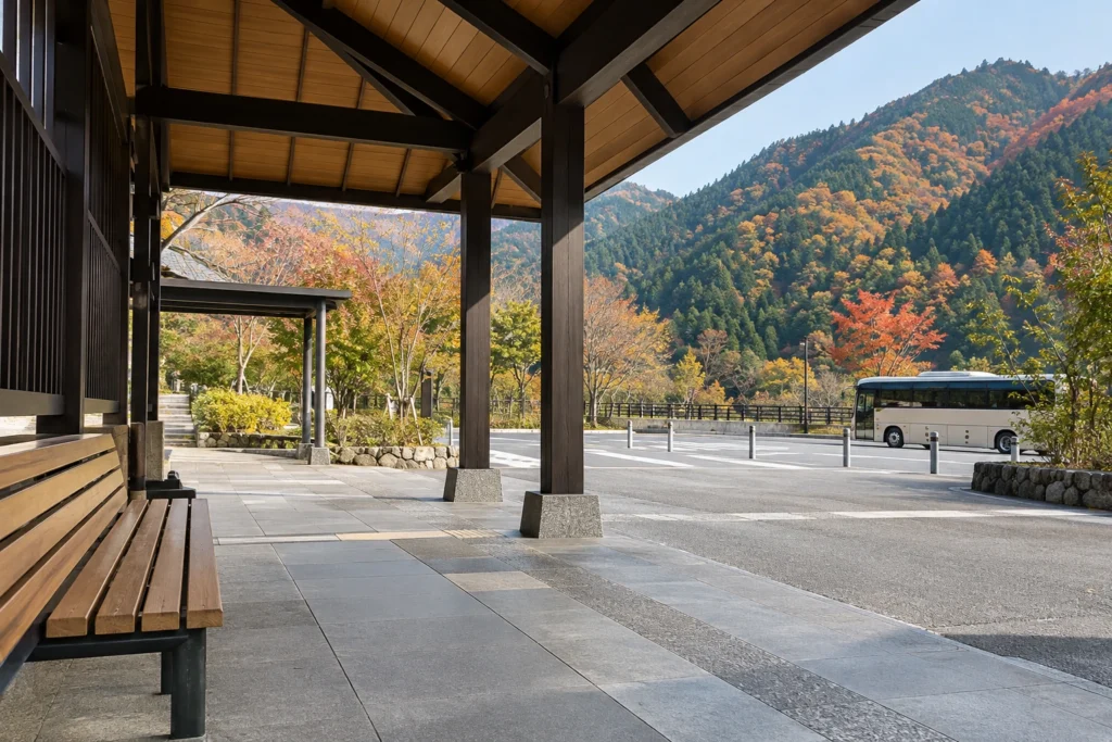 사람 없는 가상의 산골 역 출구와 무표식 버스를 표현한 AI 환승 개념 이미지
